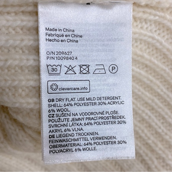5/$25 Old Navy Oversized Cream Ribbed V Neck Sweater Vest M - Picture 4 of 14